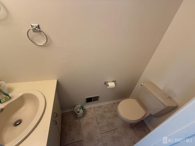 207 Darwin Lane, North Brunswick, NJ 08902