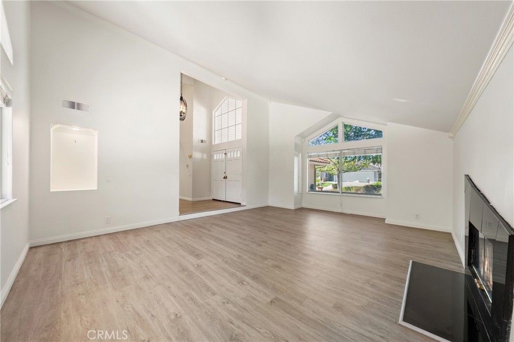 914 Sterling Oaks Court, Oak Park, CA 91377 — photo 3