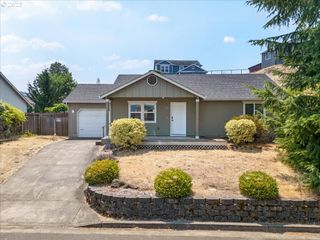 161 UMPQUA VIEW Dr, Roseburg, OR 97471