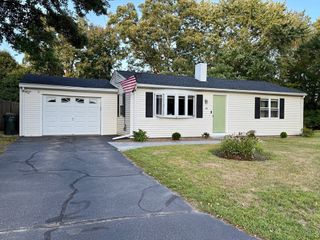 52 James St, Bellingham, MA 02019