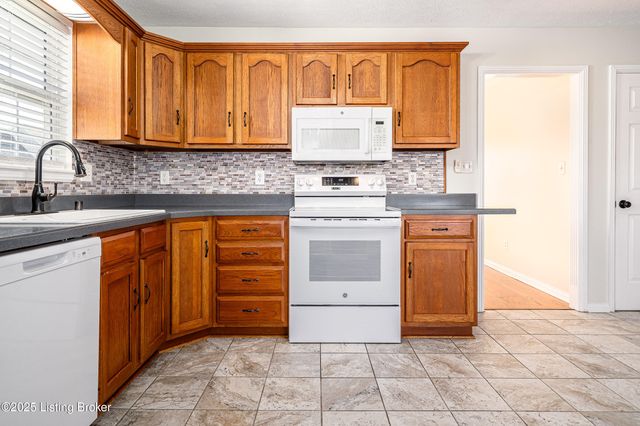 7701 Beagle Pl, Louisville, KY 40219