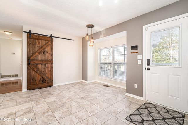 7701 Beagle Pl, Louisville, KY 40219