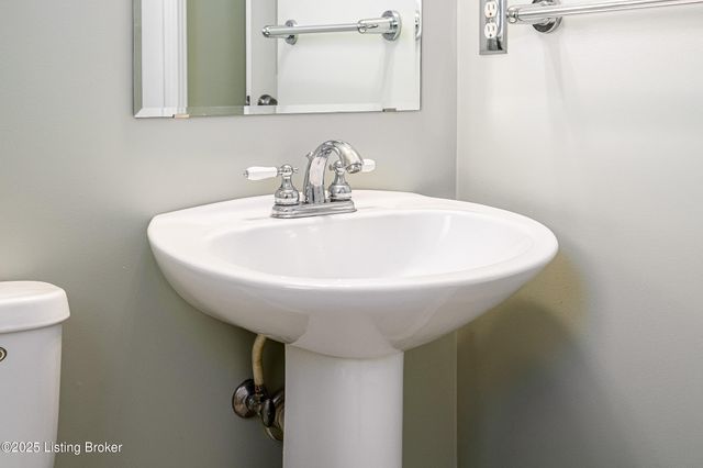 7701 Beagle Pl, Louisville, KY 40219