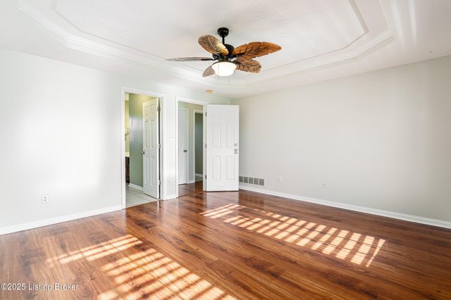 7701 Beagle Pl, Louisville, KY 40219