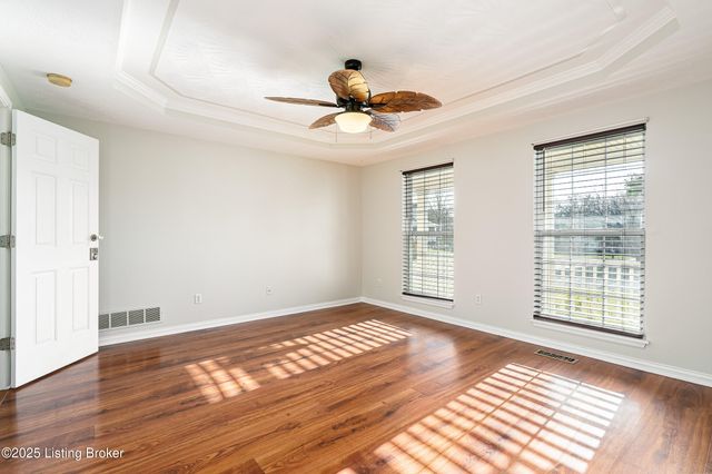 7701 Beagle Pl, Louisville, KY 40219