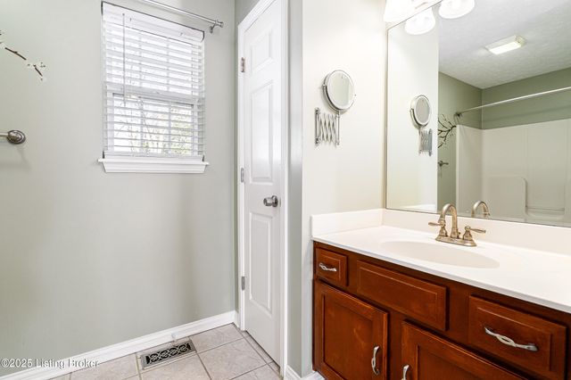 7701 Beagle Pl, Louisville, KY 40219