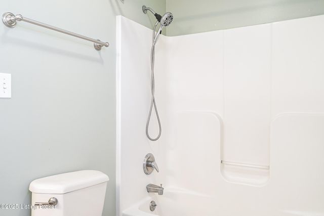 7701 Beagle Pl, Louisville, KY 40219