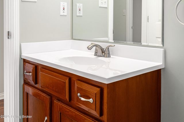 7701 Beagle Pl, Louisville, KY 40219