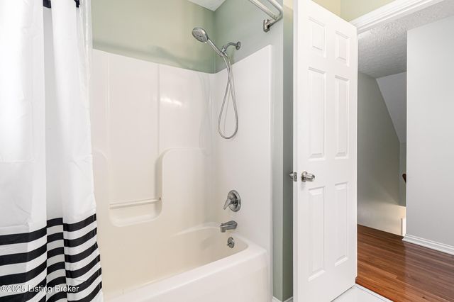 7701 Beagle Pl, Louisville, KY 40219