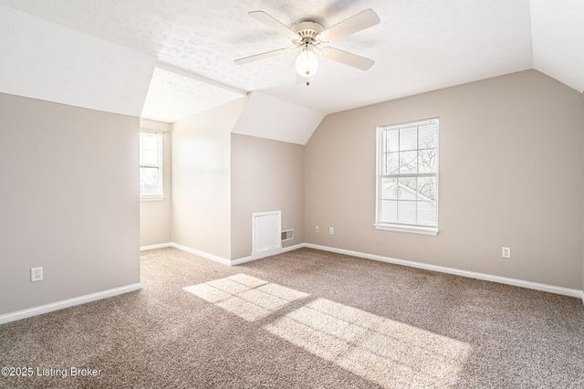 7701 Beagle Pl, Louisville, KY 40219