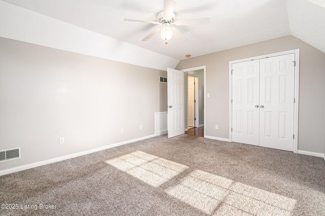 7701 Beagle Pl, Louisville, KY 40219