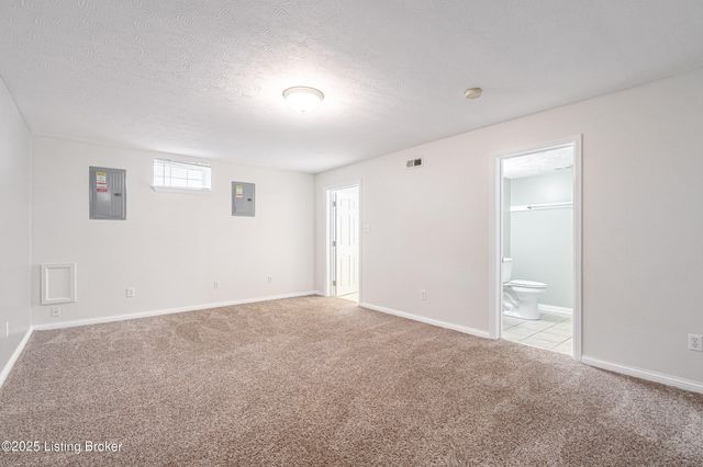 7701 Beagle Pl, Louisville, KY 40219