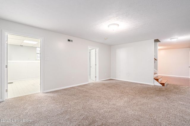 7701 Beagle Pl, Louisville, KY 40219