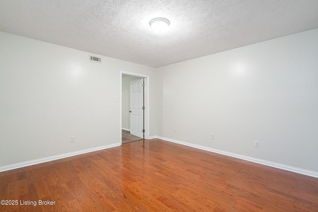 7701 Beagle Pl, Louisville, KY 40219