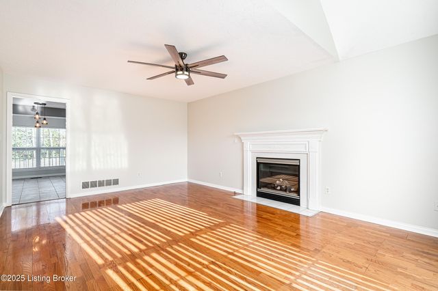 7701 Beagle Pl, Louisville, KY 40219