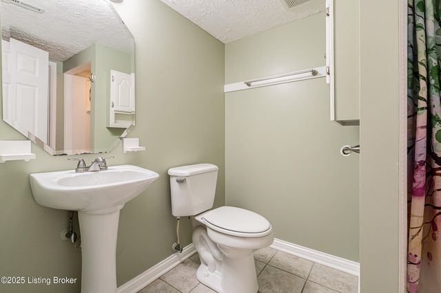 7701 Beagle Pl, Louisville, KY 40219