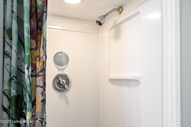 7701 Beagle Pl, Louisville, KY 40219