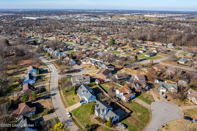 7701 Beagle Pl, Louisville, KY 40219