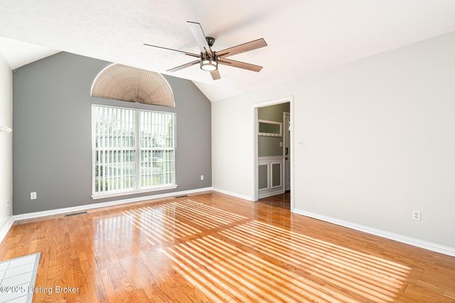 7701 Beagle Pl, Louisville, KY 40219