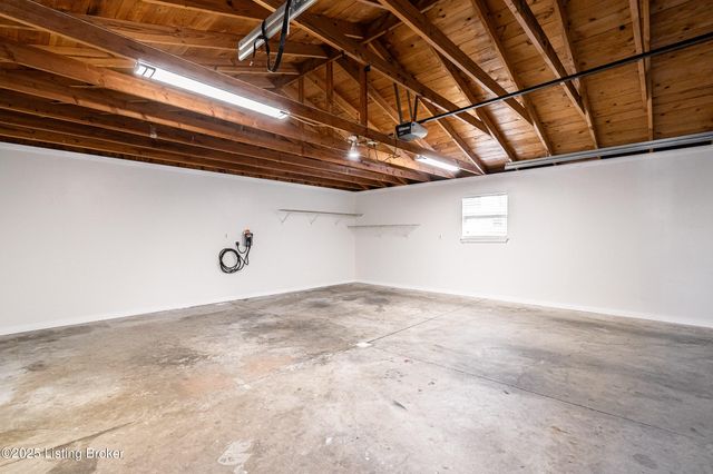 7701 Beagle Pl, Louisville, KY 40219