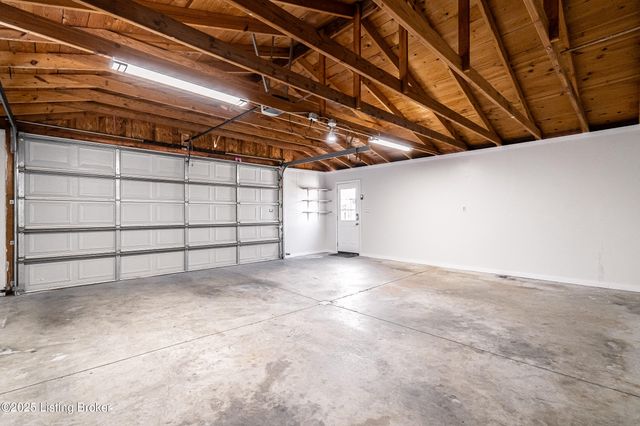 7701 Beagle Pl, Louisville, KY 40219