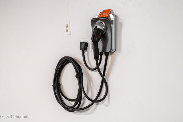 7701 Beagle Pl, Louisville, KY 40219