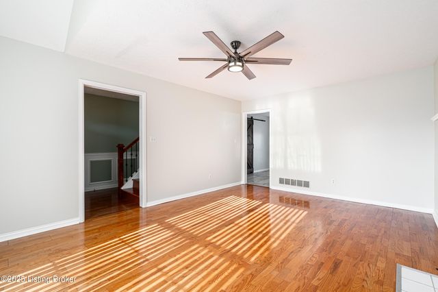 7701 Beagle Pl, Louisville, KY 40219