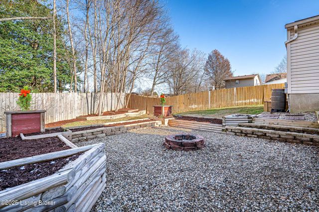 7701 Beagle Pl, Louisville, KY 40219