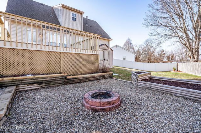 7701 Beagle Pl, Louisville, KY 40219