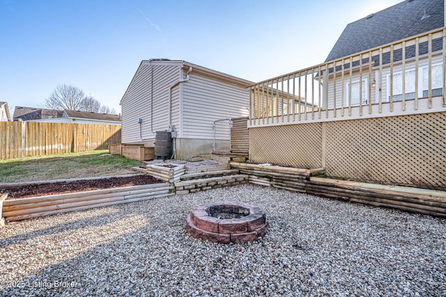 7701 Beagle Pl, Louisville, KY 40219