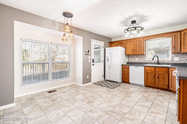 7701 Beagle Pl, Louisville, KY 40219