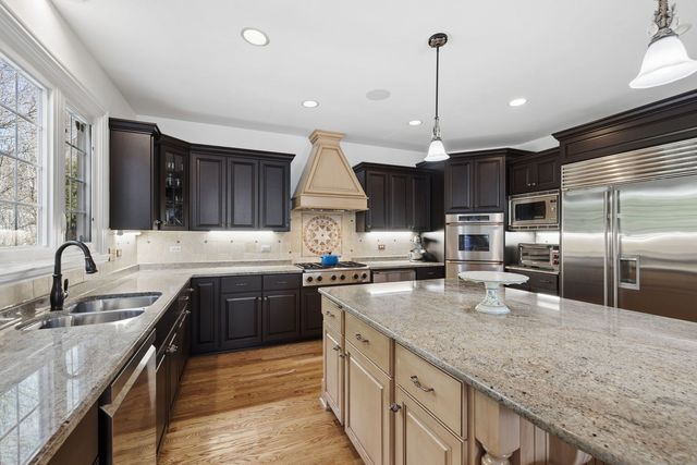 824 Megan Court, Westmont, IL 60559