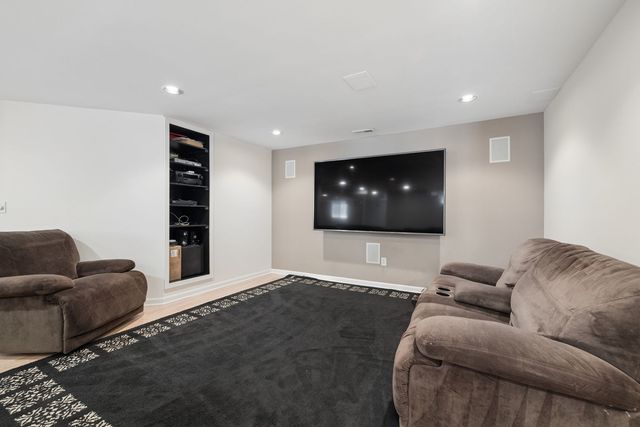 824 Megan Court, Westmont, IL 60559