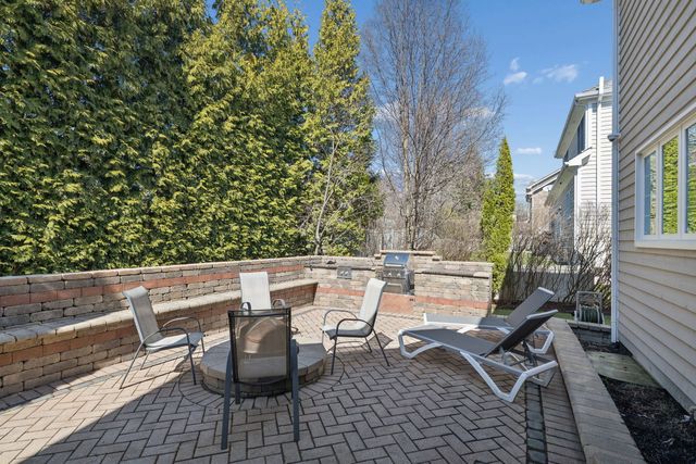 824 Megan Court, Westmont, IL 60559