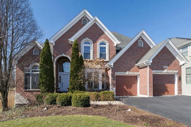 824 Megan Court, Westmont, IL 60559