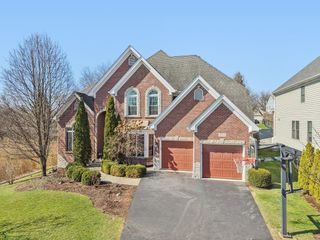 824 Megan Court, Westmont, IL 60559