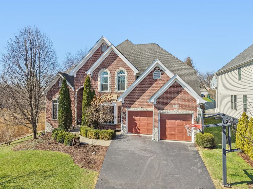 824 Megan Court, Westmont, IL 60559