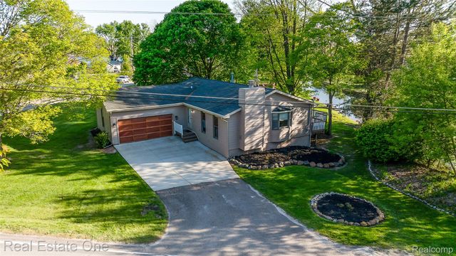 8402 Scotia, Hamburg Township, MI 48169