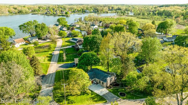 8402 Scotia, Hamburg Township, MI 48169