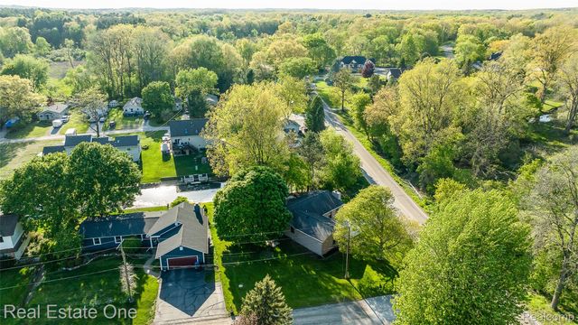 8402 Scotia, Hamburg Township, MI 48169