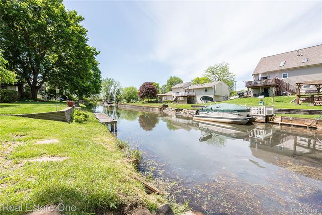 8402 Scotia, Hamburg Township, MI 48169