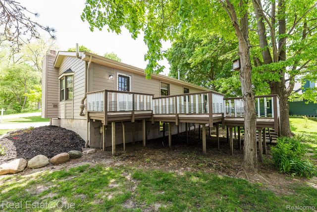 8402 Scotia, Hamburg Township, MI 48169