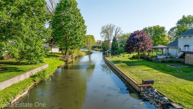 8402 Scotia, Hamburg Township, MI 48169