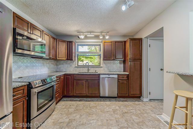 8402 Scotia, Hamburg Township, MI 48169