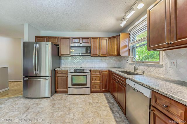 8402 Scotia, Hamburg Township, MI 48169