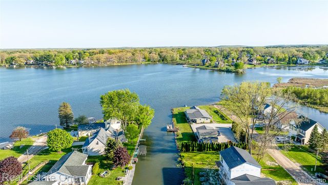 8402 Scotia, Hamburg Township, MI 48169