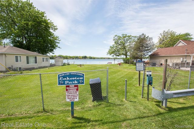 8402 Scotia, Hamburg Township, MI 48169