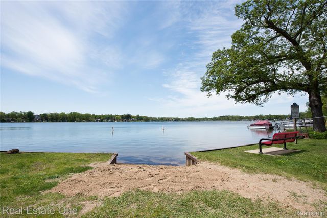 8402 Scotia, Hamburg Township, MI 48169