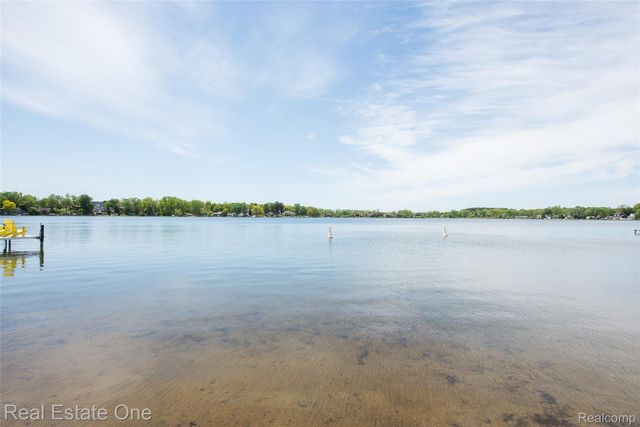 8402 Scotia, Hamburg Township, MI 48169