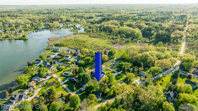 8402 Scotia, Hamburg Township, MI 48169